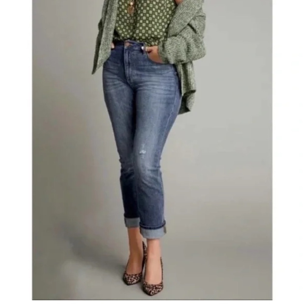Cabi #3940 Higher Straight Jeans Size 4